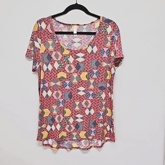 LuLaRoe Classic Tee in abstract pattern - Picture 1 of 6
